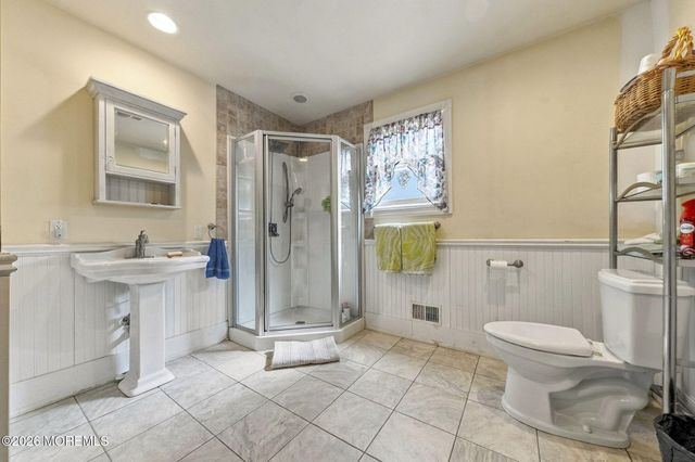 33 Havens Bridge Road, Farmingdale, NJ 07727