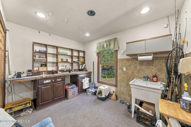 33 Havens Bridge Road, Farmingdale, NJ 07727