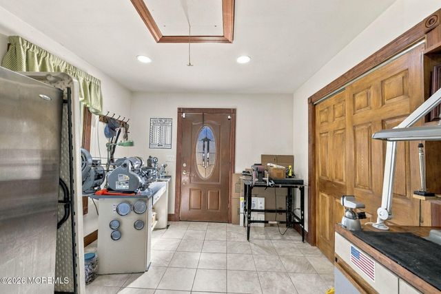 33 Havens Bridge Road, Farmingdale, NJ 07727