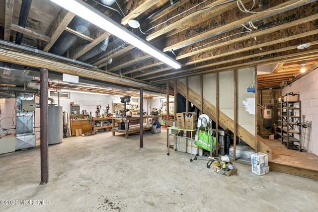 33 Havens Bridge Road, Farmingdale, NJ 07727