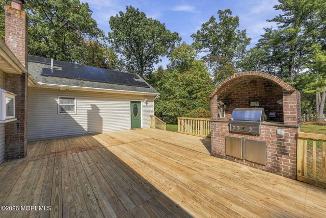 33 Havens Bridge Road, Farmingdale, NJ 07727