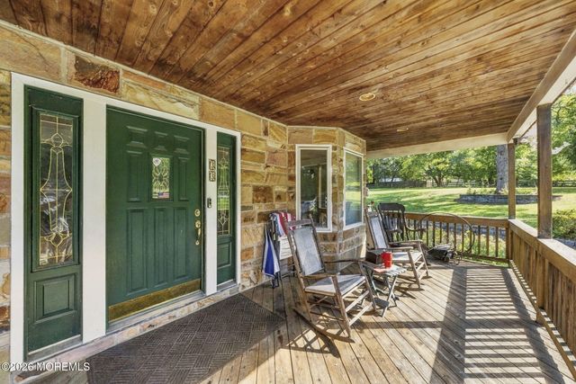 33 Havens Bridge Road, Farmingdale, NJ 07727