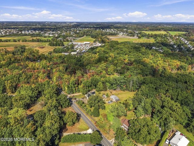 33 Havens Bridge Road, Farmingdale, NJ 07727