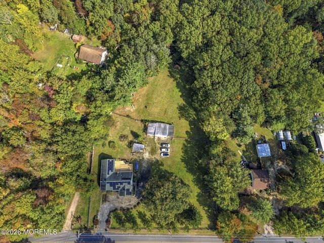 33 Havens Bridge Road, Farmingdale, NJ 07727