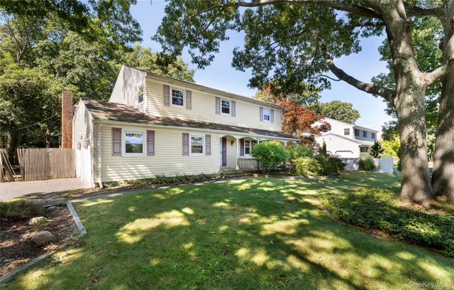 16 Heritage Place S, Nesconset, NY 11767