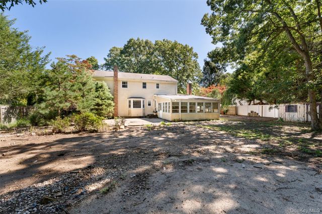 16 Heritage Place S, Nesconset, NY 11767