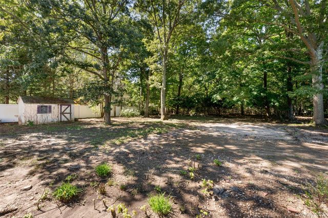 16 Heritage Place S, Nesconset, NY 11767