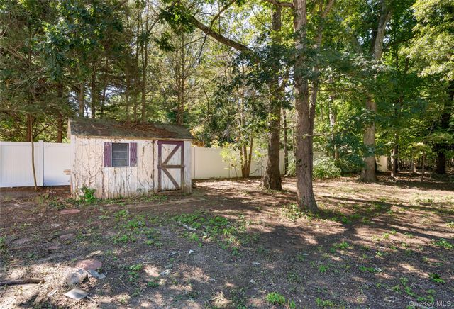 16 Heritage Place S, Nesconset, NY 11767