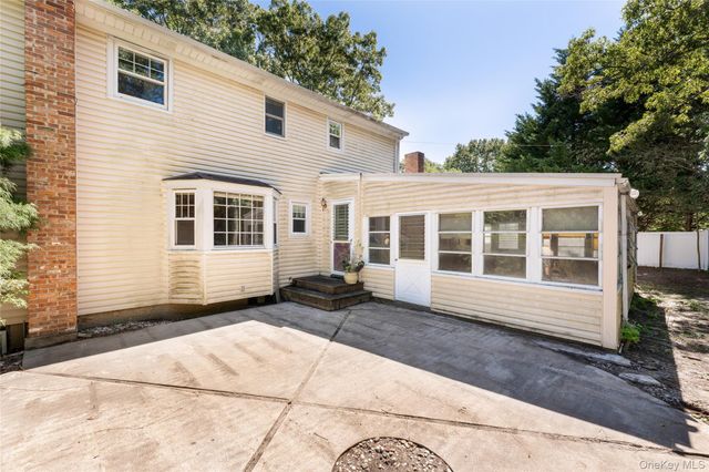 16 Heritage Place S, Nesconset, NY 11767