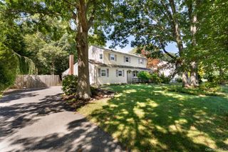 16 Heritage Place S, Nesconset, NY 11767