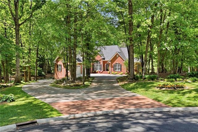 153 York Place, Calhoun, GA 30701