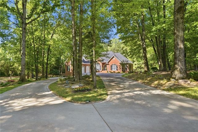 153 York Place, Calhoun, GA 30701