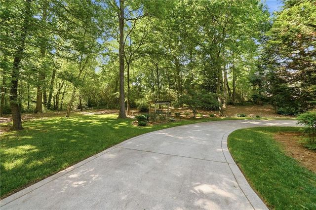 153 York Place, Calhoun, GA 30701