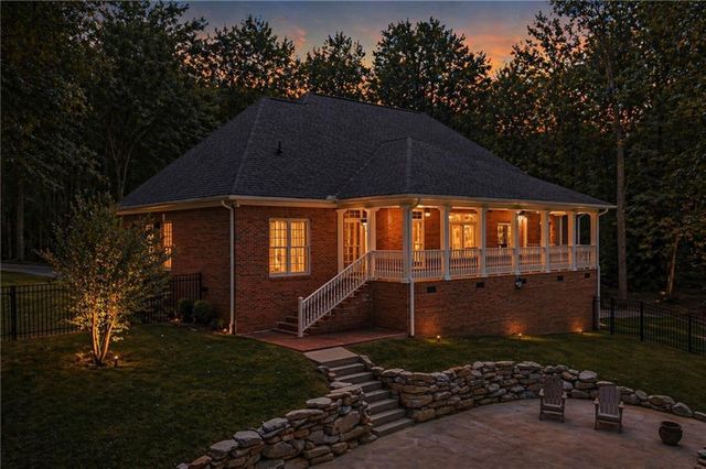 153 York Place, Calhoun, GA 30701