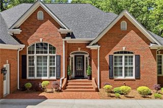 153 York Place, Calhoun, GA 30701