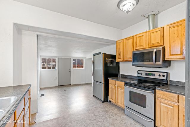 717 S 8th Ave, Yakima, WA 98902