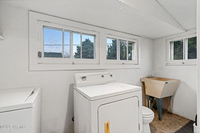 717 S 8th Ave, Yakima, WA 98902