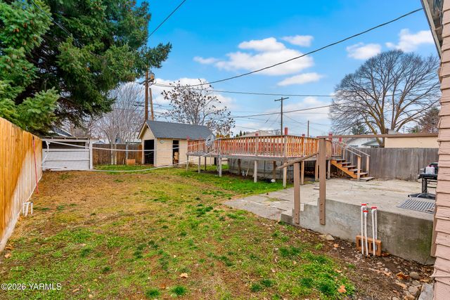 717 S 8th Ave, Yakima, WA 98902