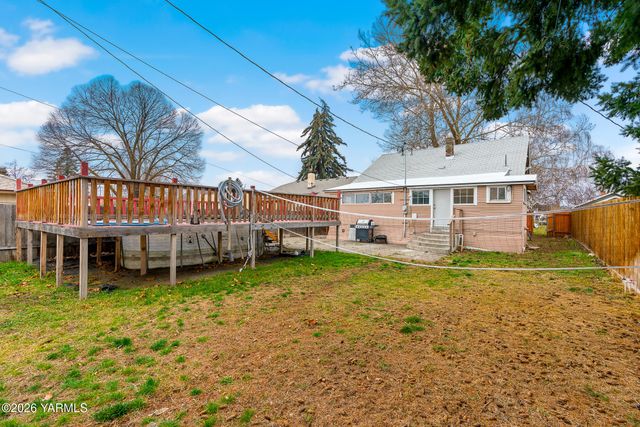 717 S 8th Ave, Yakima, WA 98902