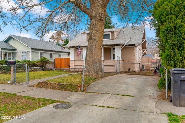 717 S 8th Ave, Yakima, WA 98902