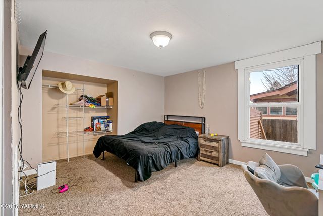 717 S 8th Ave, Yakima, WA 98902