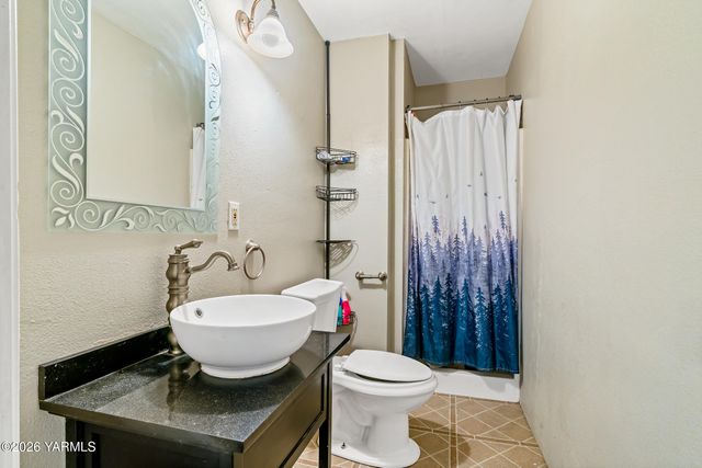 717 S 8th Ave, Yakima, WA 98902