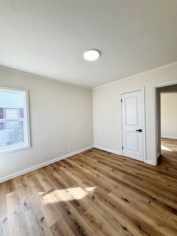 4112 Oxford Street, Des Moines, IA 50313