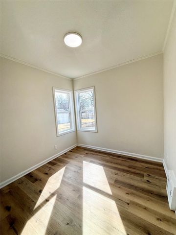 4112 Oxford Street, Des Moines, IA 50313