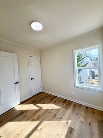 4112 Oxford Street, Des Moines, IA 50313