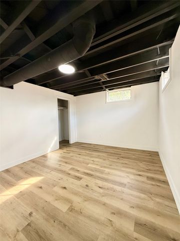 4112 Oxford Street, Des Moines, IA 50313