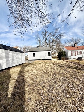 4112 Oxford Street, Des Moines, IA 50313