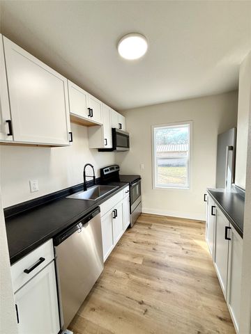 4112 Oxford Street, Des Moines, IA 50313