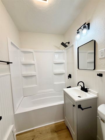 4112 Oxford Street, Des Moines, IA 50313