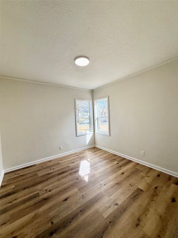 4112 Oxford Street, Des Moines, IA 50313