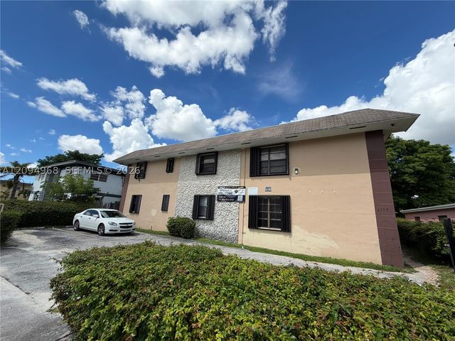 2335 NE 172nd St 2, North Miami Beach, FL 33160