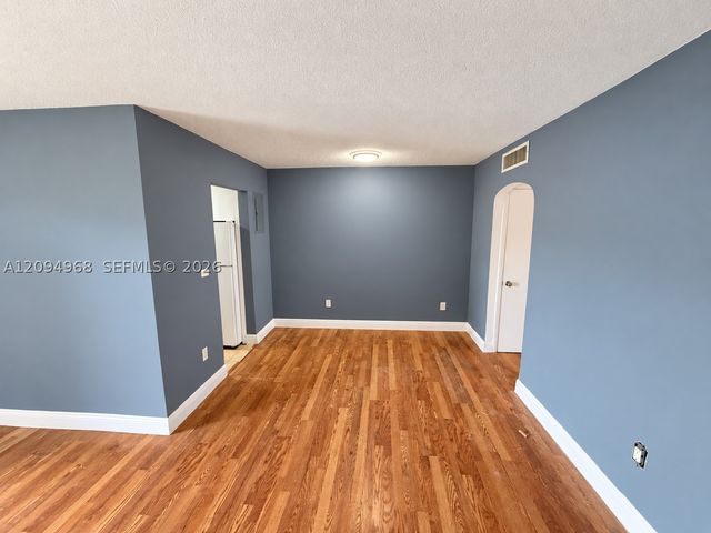 2335 NE 172nd St 2, North Miami Beach, FL 33160