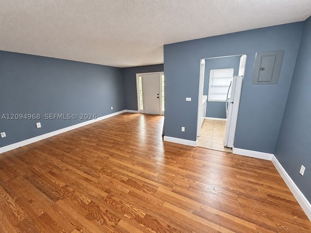 2335 NE 172nd St 2, North Miami Beach, FL 33160