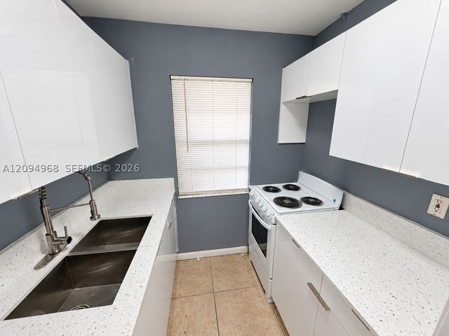 2335 NE 172nd St 2, North Miami Beach, FL 33160
