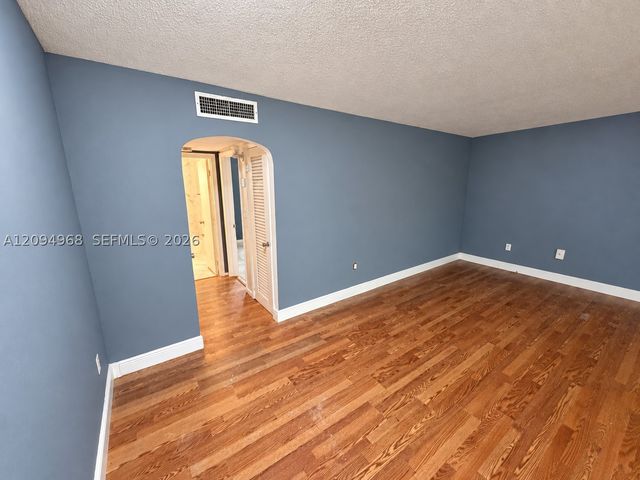 2335 NE 172nd St 2, North Miami Beach, FL 33160