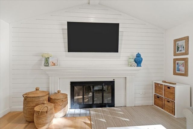268 Colonel Hunt Dr, Abington, MA 02351