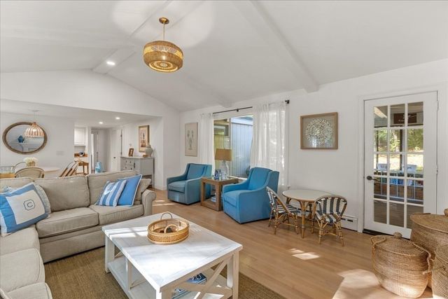 268 Colonel Hunt Dr, Abington, MA 02351