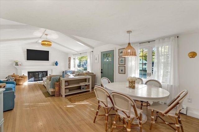 268 Colonel Hunt Dr, Abington, MA 02351