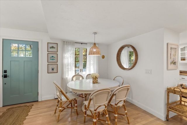 268 Colonel Hunt Dr, Abington, MA 02351