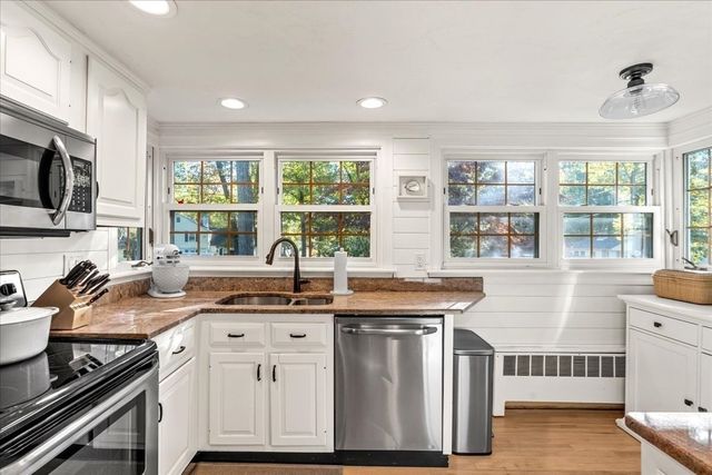 268 Colonel Hunt Dr, Abington, MA 02351