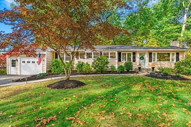268 Colonel Hunt Dr, Abington, MA 02351