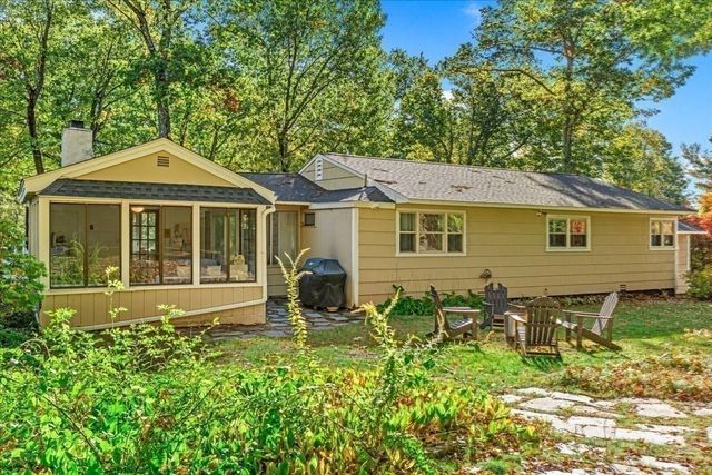 268 Colonel Hunt Dr, Abington, MA 02351