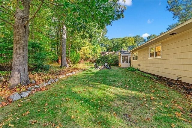 268 Colonel Hunt Dr, Abington, MA 02351