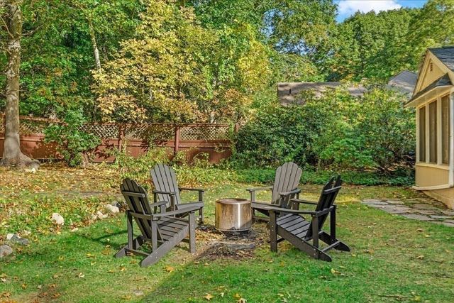 268 Colonel Hunt Dr, Abington, MA 02351