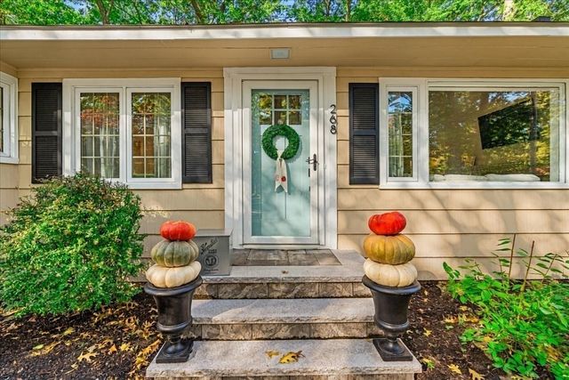 268 Colonel Hunt Dr, Abington, MA 02351