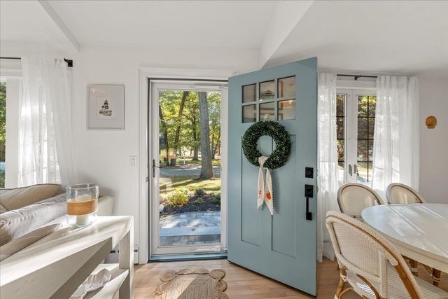 268 Colonel Hunt Dr, Abington, MA 02351